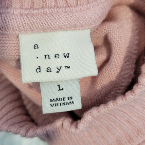 Women's New Day Blush Pink Crew Neck Lightweight Sweater Size Large - Picture 2 of 5